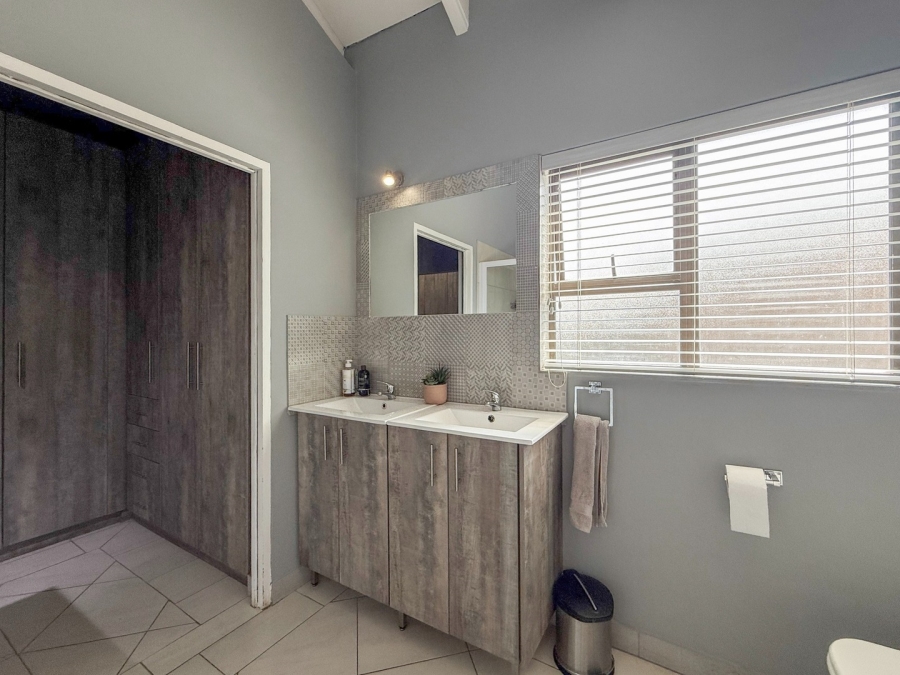 7 Bedroom Property for Sale in Melodie North West